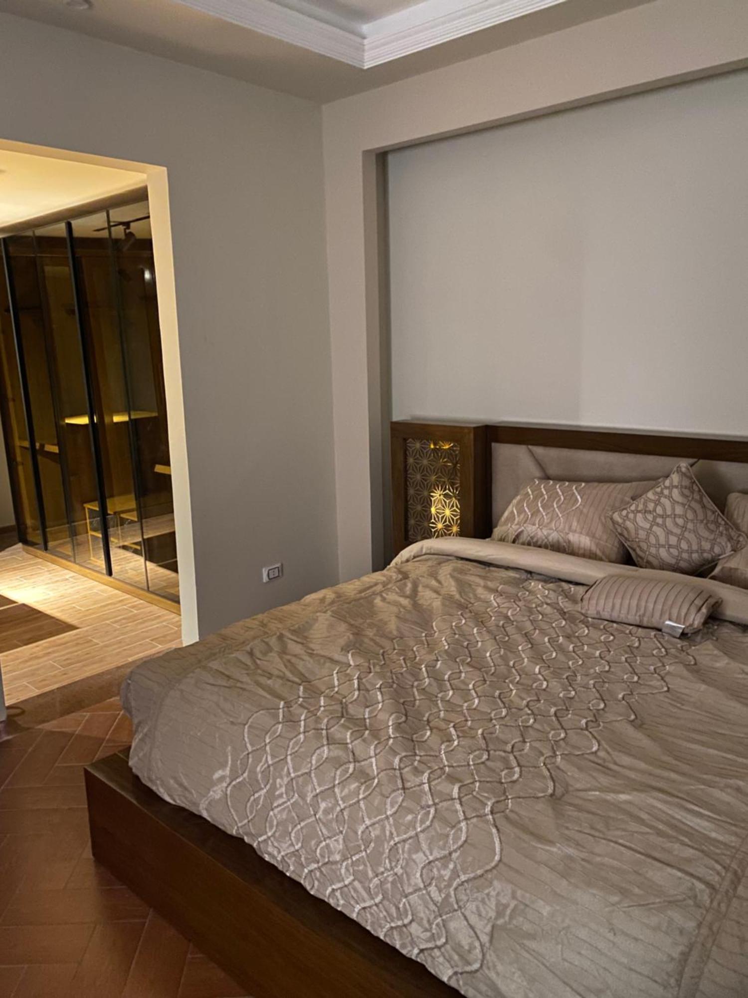 شقه راقيه بالتجمع الخامس لعظيم Apartment